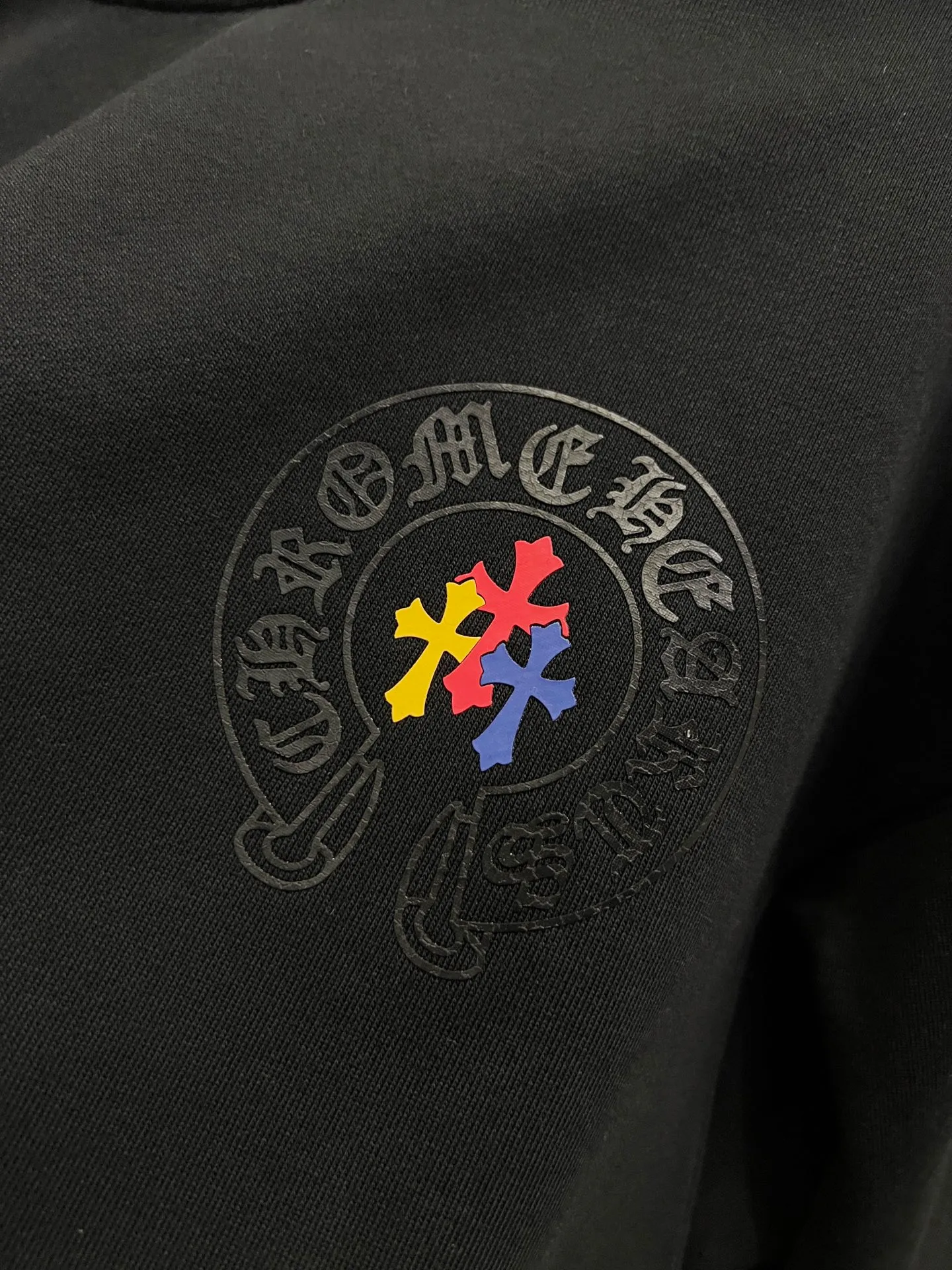🅿️280 CH Crowe 2025 Autumn and Winter New Style Round Neck Long Sleeve Sweater Cross Patch Leather + Customized Hardware Metal Horseshoe Sanskrit Text The real thing is great🔥Same style for men and women, loose version Size S M L XL XXL Five sizes Black White
